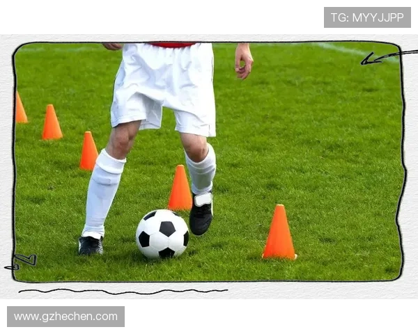 足球球星训练装备大揭秘 揭示他们训练时的必备服饰与舒适选择 足球球星训练装备大揭秘 揭示他们训练时的必备服饰与舒适选择